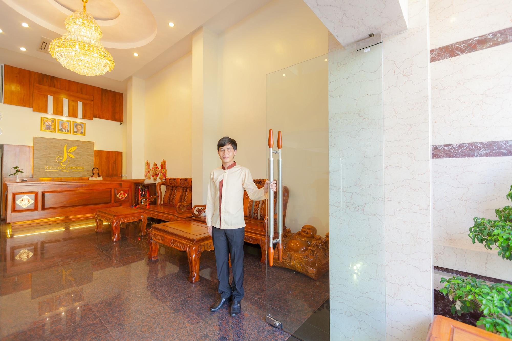 คิริรอม คริสตัล โฮเต็ล Hotel พนมเปญ ภายนอก รูปภาพ