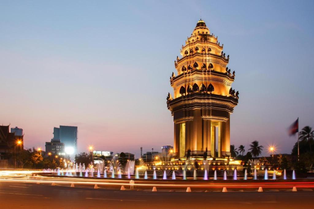 คิริรอม คริสตัล โฮเต็ล Hotel พนมเปญ ภายนอก รูปภาพ