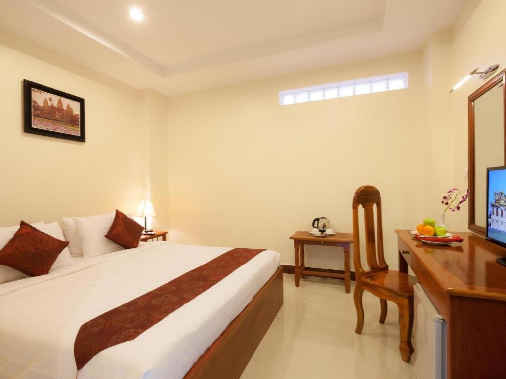 คิริรอม คริสตัล โฮเต็ล Hotel พนมเปญ ภายนอก รูปภาพ