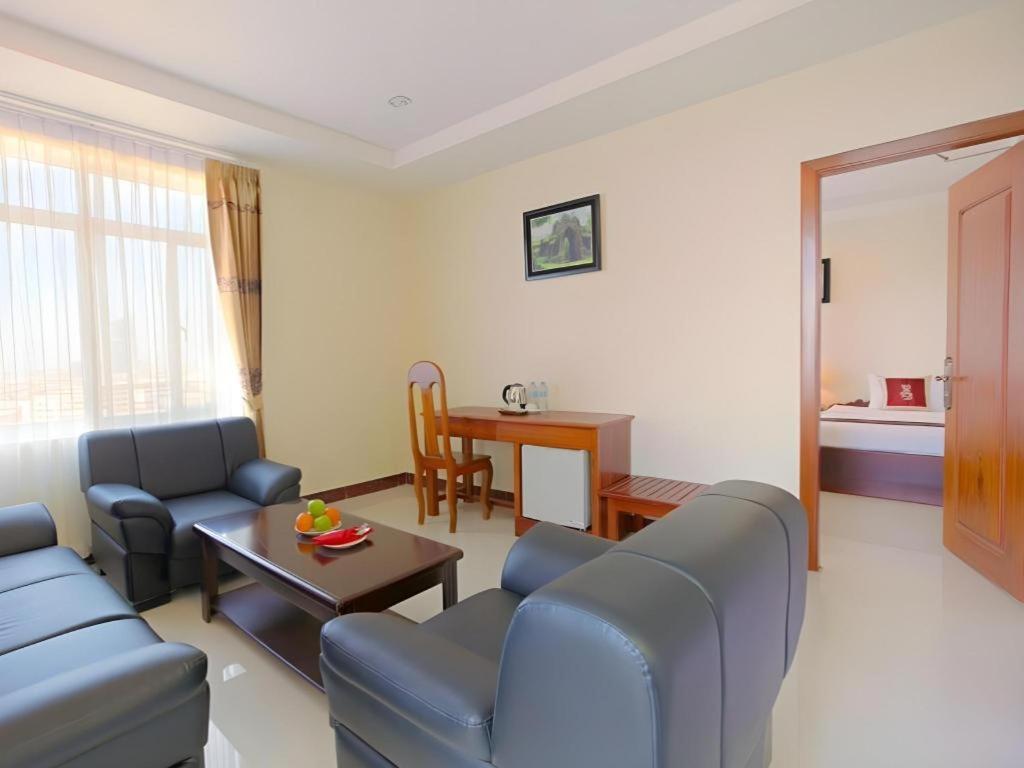 คิริรอม คริสตัล โฮเต็ล Hotel พนมเปญ ภายนอก รูปภาพ