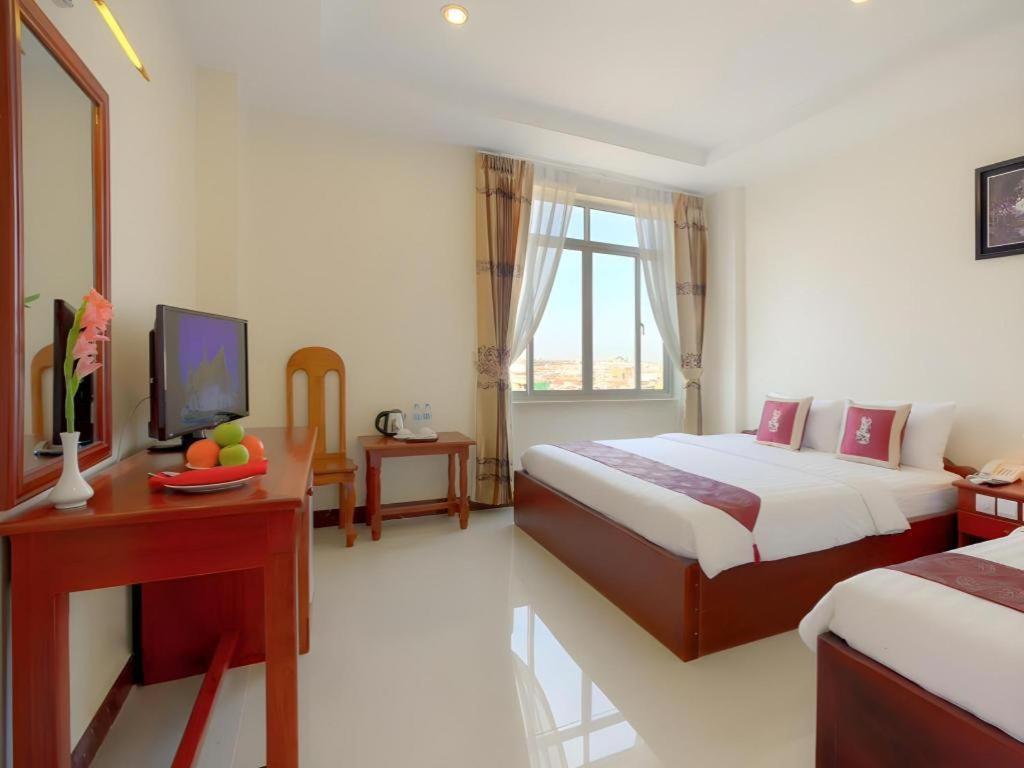 คิริรอม คริสตัล โฮเต็ล Hotel พนมเปญ ภายนอก รูปภาพ