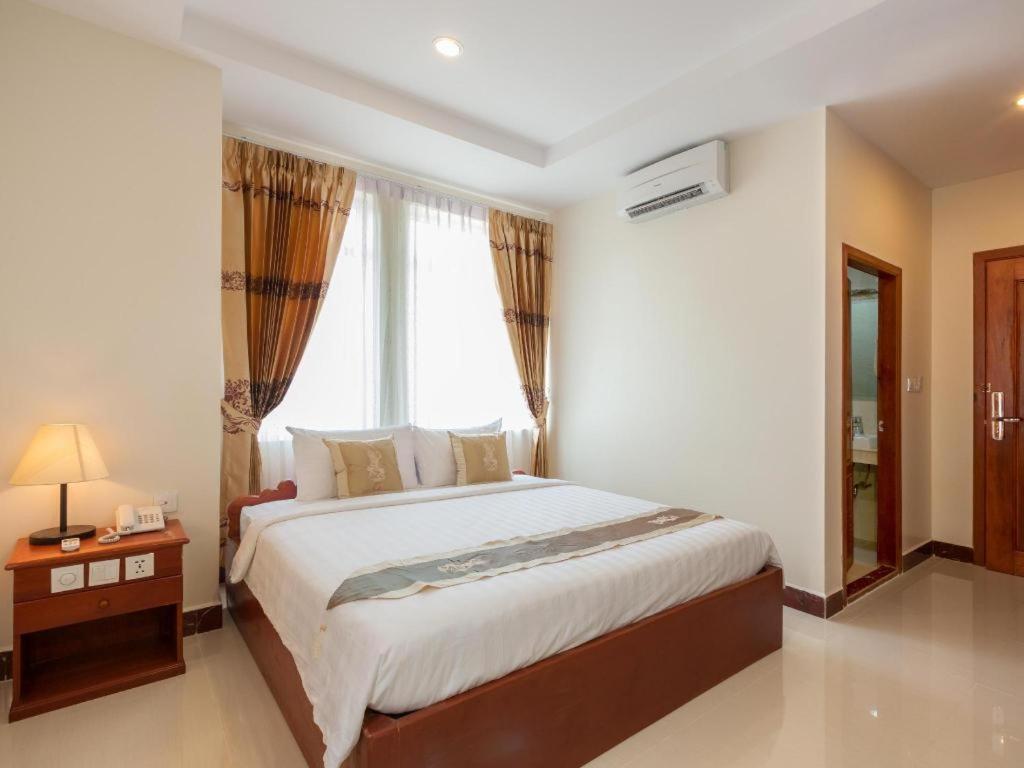 คิริรอม คริสตัล โฮเต็ล Hotel พนมเปญ ภายนอก รูปภาพ