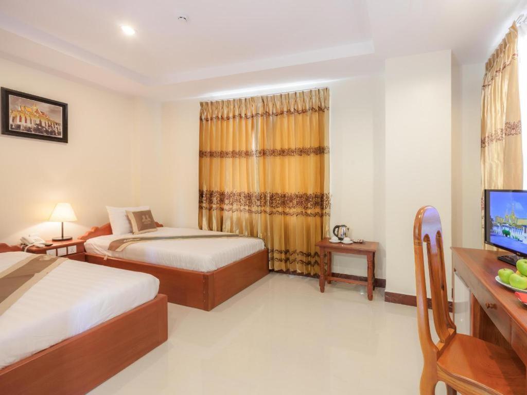 คิริรอม คริสตัล โฮเต็ล Hotel พนมเปญ ภายนอก รูปภาพ