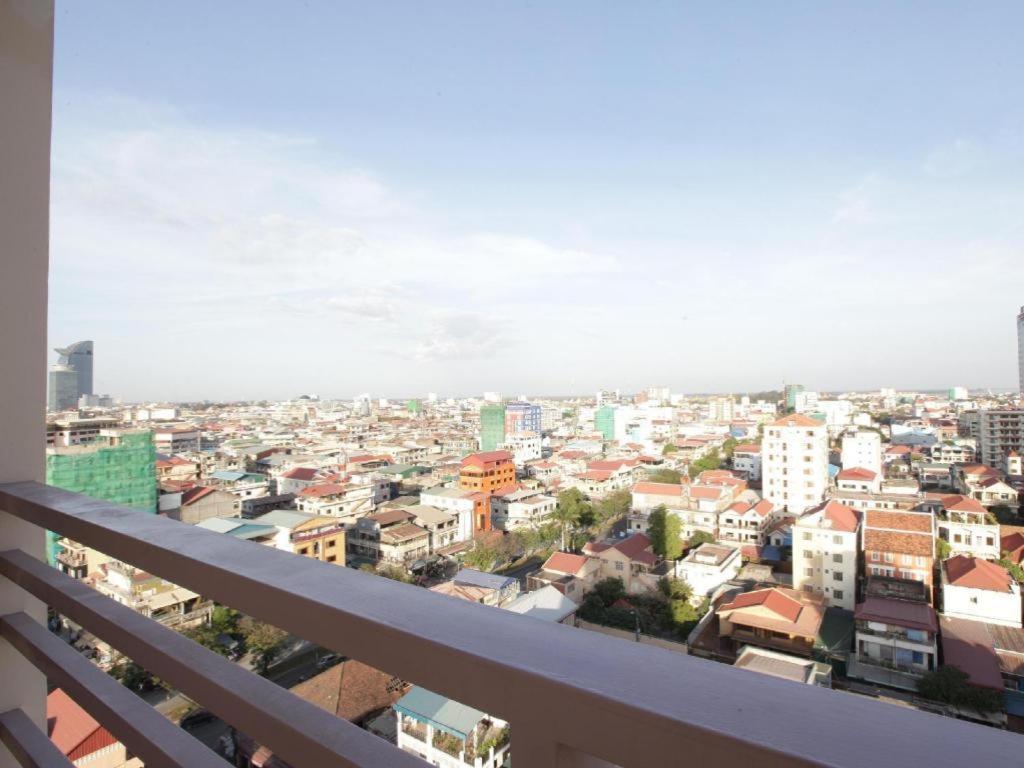 คิริรอม คริสตัล โฮเต็ล Hotel พนมเปญ ภายนอก รูปภาพ