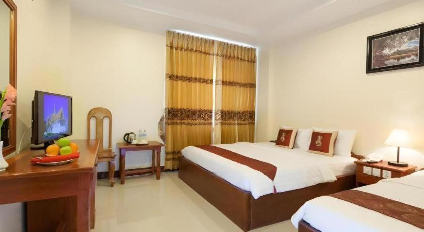 คิริรอม คริสตัล โฮเต็ล Hotel พนมเปญ ภายนอก รูปภาพ