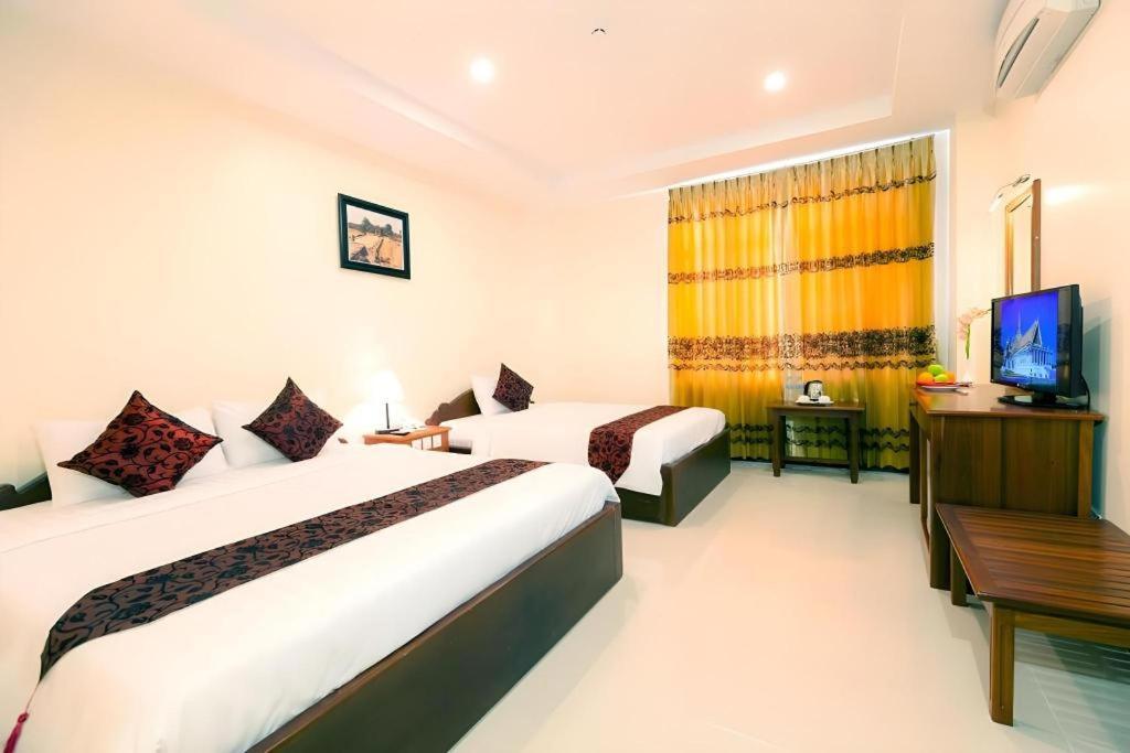 คิริรอม คริสตัล โฮเต็ล Hotel พนมเปญ ภายนอก รูปภาพ