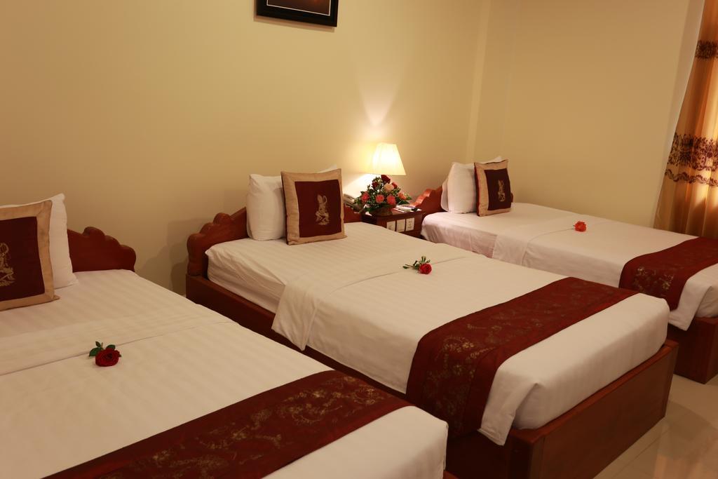คิริรอม คริสตัล โฮเต็ล Hotel พนมเปญ ภายนอก รูปภาพ
