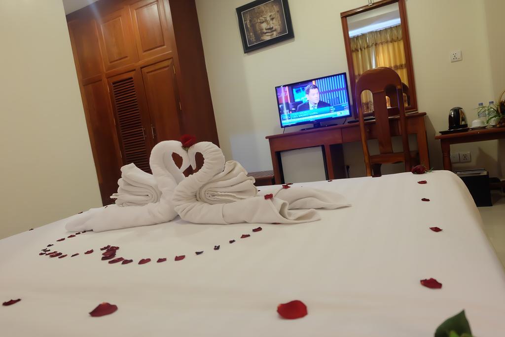 คิริรอม คริสตัล โฮเต็ล Hotel พนมเปญ ภายนอก รูปภาพ